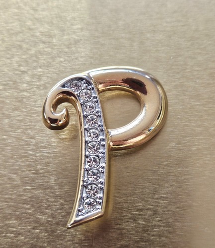 Costume brooch letter - costume, p