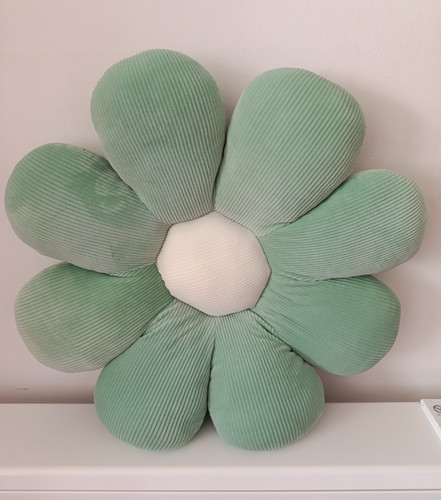 Green white flower shaped - green,