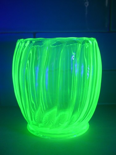 Bagley green uranium - uranium, glass