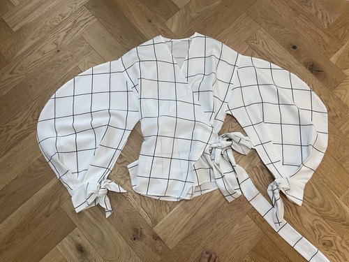Balloon sleeve checked wrap - sleeve,