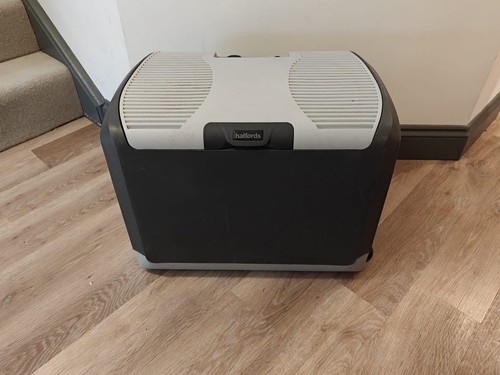Halfords 40l 12v 24v mains - 12v/24v, or