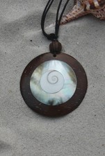 LARGE ROUND COCO WOOD & MUSSEL