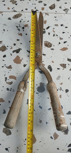 Large vintage garden shears - 1,