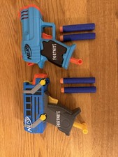 Nerf 2 Guns 4 Bullets