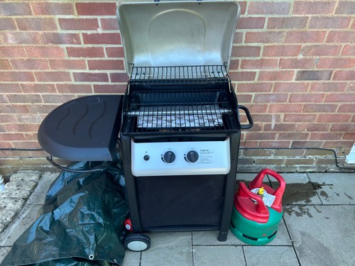 Gas barbeque with - side, table