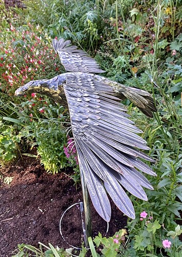 Gliding eagle garden - eagle, sculpture