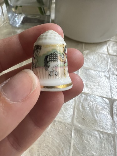 Royal doulton china thimble - doulton,