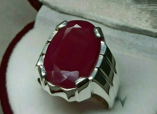 Oval cut deep - cut, red