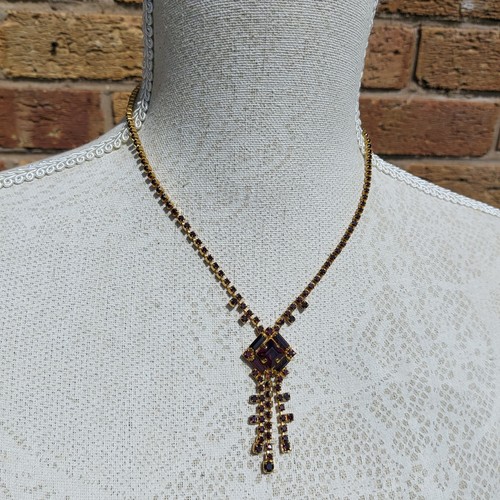 Gold tone dark - dark, red