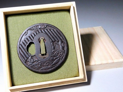 Wave and landscape carving - and, 鍔