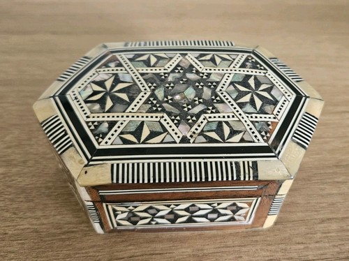 Mother pearl trinket box - trinket,
