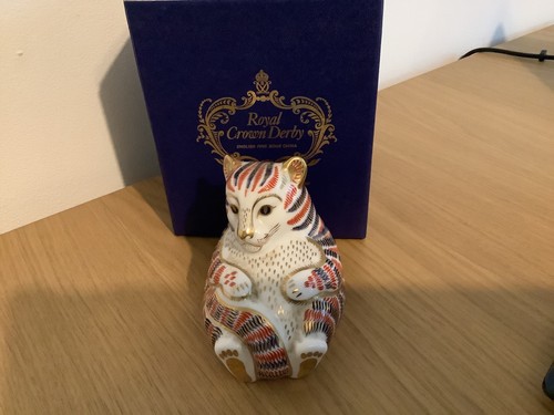Royal crown derby tiger cub - crown,
