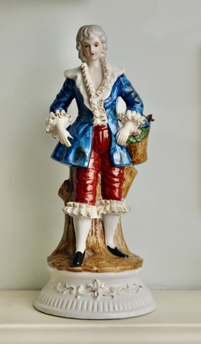 Superb large porcelain - a,