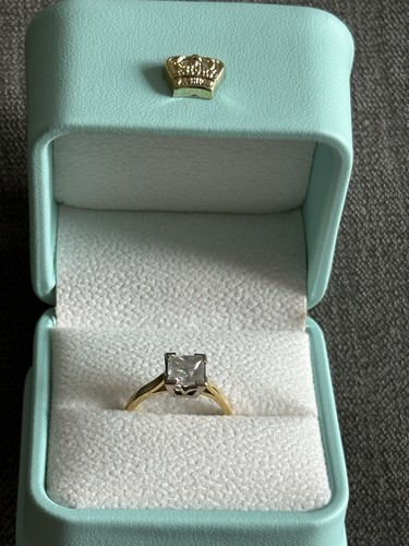 18ct gold diamond solitaire - 18ct,
