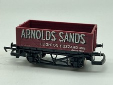 BH61 Hornby Red Arnolds Sands