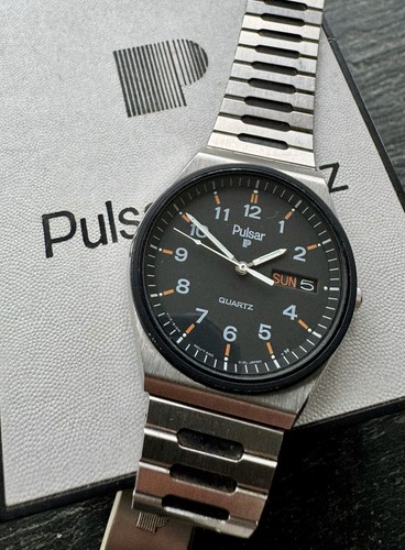 Vintage pulsar calendar - pulsar, quartz