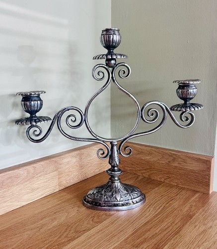 Ornate vintage style arm - style, 3-arm