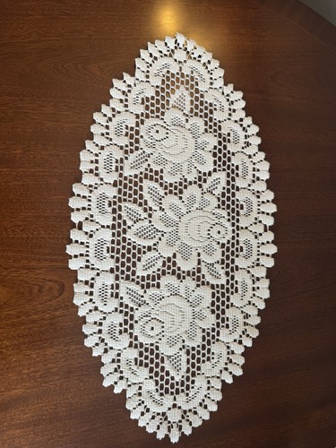 Cream oval place - mat/, table