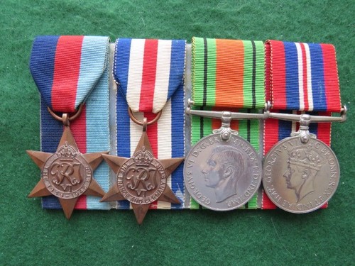 Mounted 2 medals - 4,