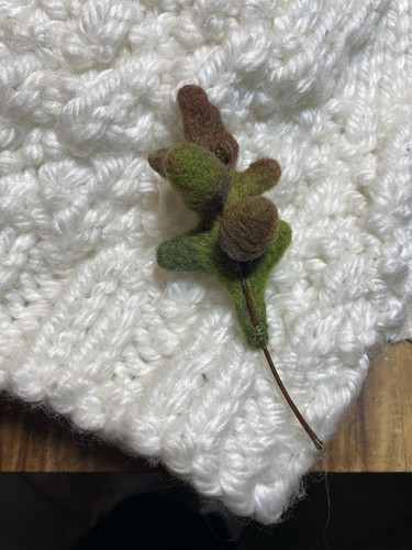 Needle felt acorn leaf pin - needle,