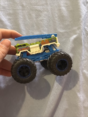 Hot wheels green - hot,