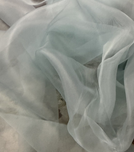100 pure silk organza - 100%,