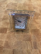 PRETTY RECTANGULAR QUARTZ GLASS CLOCK
