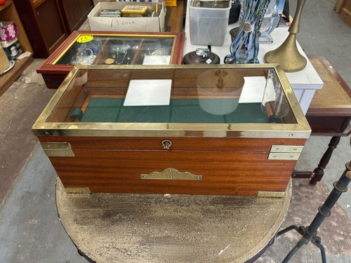 Mahogany display box - mahogany,