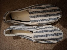 LADIES SIZE 7 NEW LOOK BLUE CREAM CANVAS STRIPE PUMPS