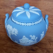 WEDGWOOD BLUE JASPERWARE LIDDED SUGAR BOWL/POT