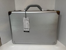 New Solo Fifth Avenue Attache