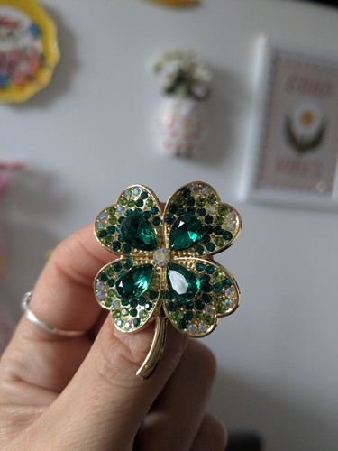 Pretty four leaf clover - leaf, pin