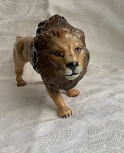 Beswick lion majestic tan - lion,