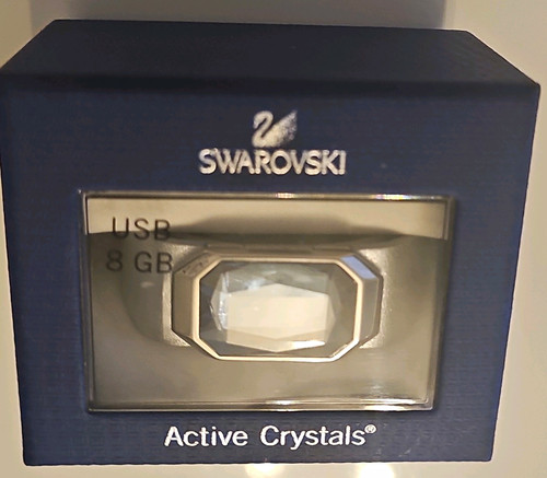Swarovski active crystals 8gb - swarovski,