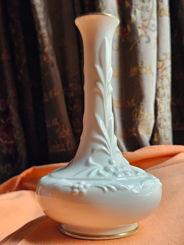 Aynsley camellia vase fine - camellia,