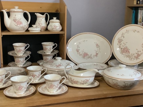 Royal doulton dinner service - royal, &