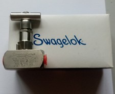 2 SWAGELOK PNEUMATIC VALVES IN UNOPENED BOX (box no 3 )
