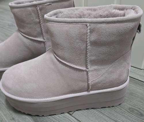 New boxed uggs classic - new,