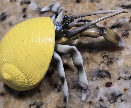Land crab with - 3½", yellow