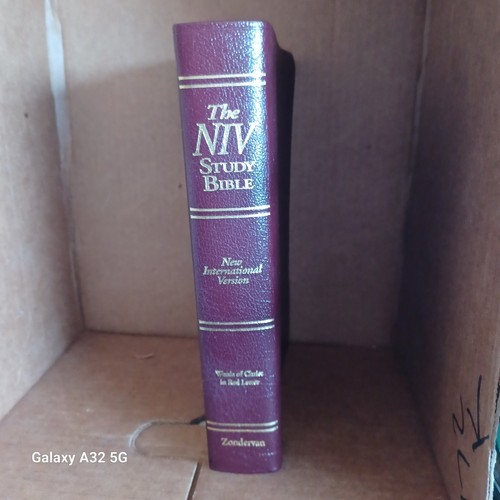 The niv study bible - bible, kenneth
