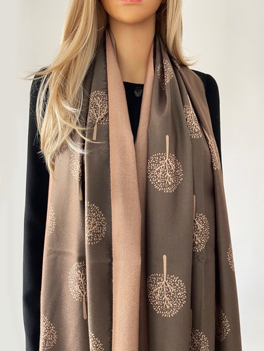 Ladies green wool - scarf, tree