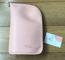 Tili Pink Standing Make Up
