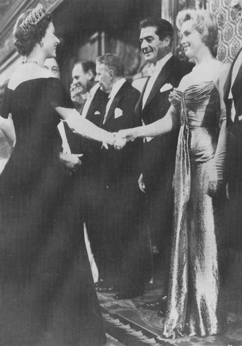 Marilyn monroe meets queen - marilyn,
