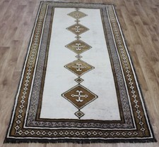 FINE HANDMADE PERSIAN WOOL