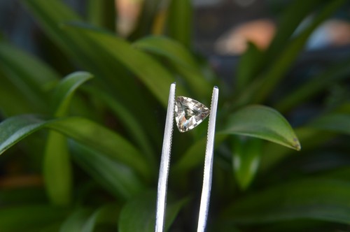 24ct colour change petalite - 1.24ct,