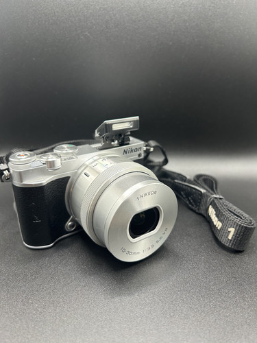Nikon excellent - j5,