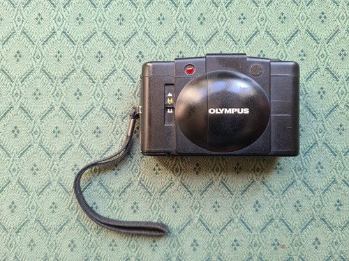 Olympus xa2 camera spare or - -,