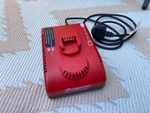 Snap battery charger - on,