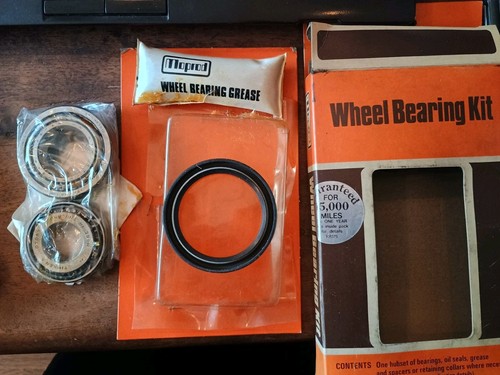Front wheel bearing kit - front,