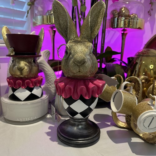 Next bunny hare head statue - next,